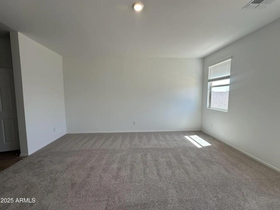 Real Estate Picture 23