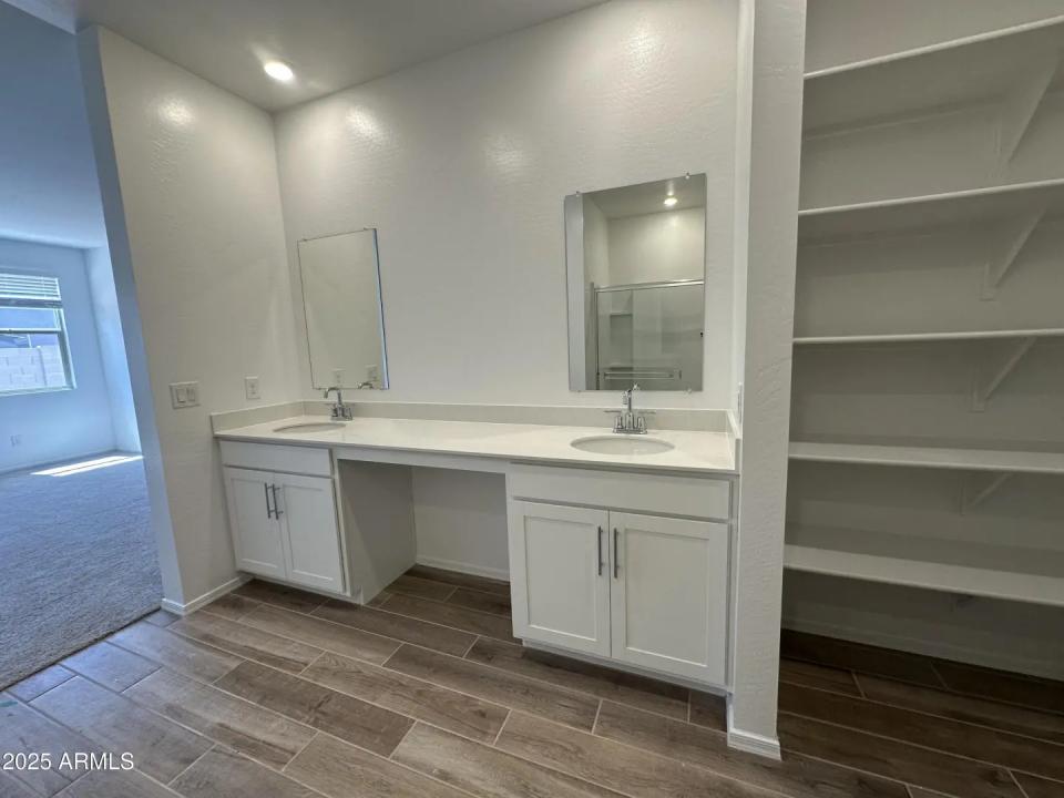 Real Estate Picture 26