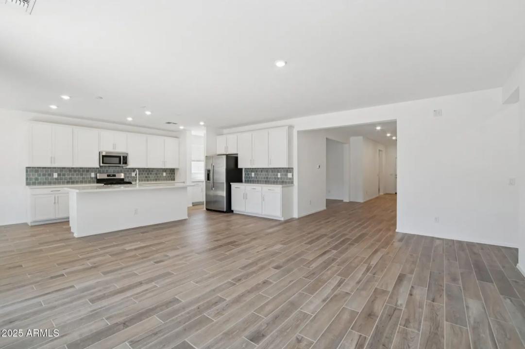 Real Estate Picture 7