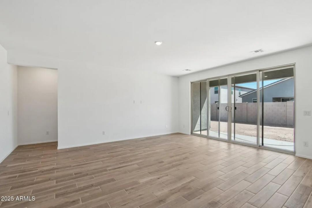 Real Estate Picture 8