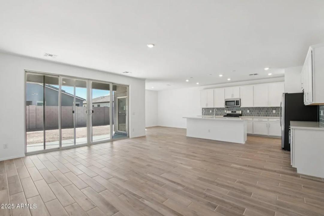 Real Estate Picture 9