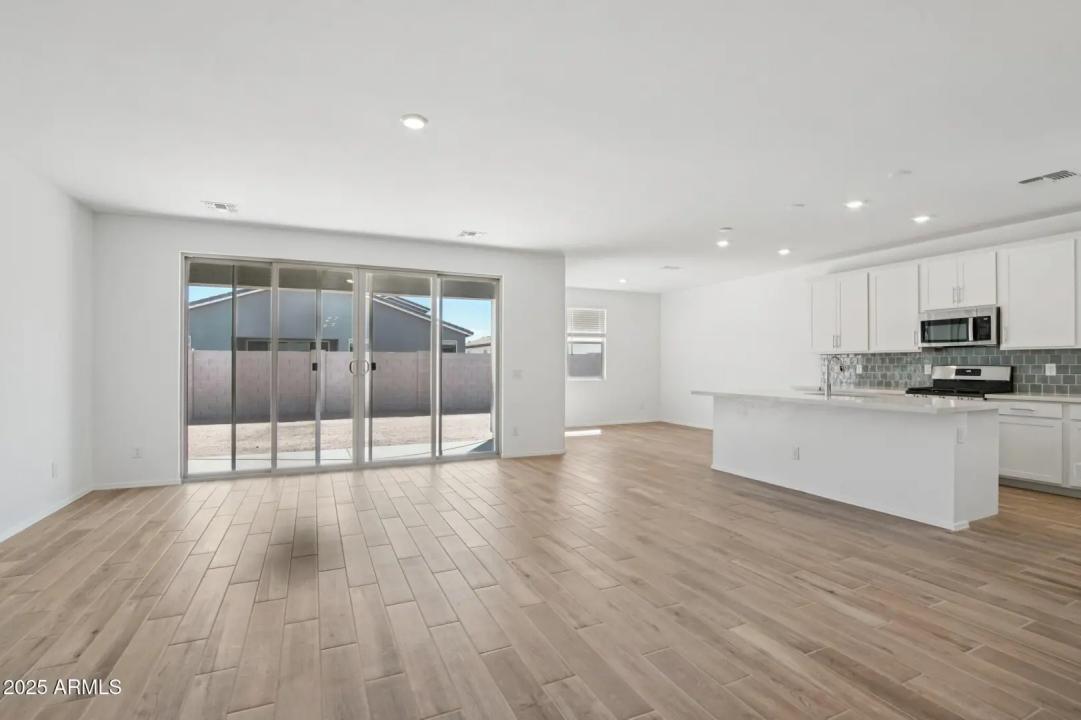 Real Estate Picture 10