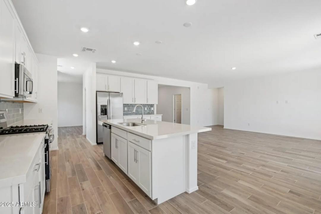 Real Estate Picture 12