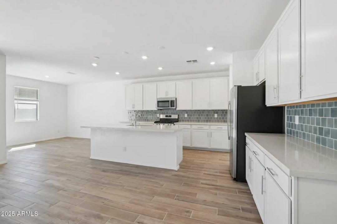 Real Estate Picture 13