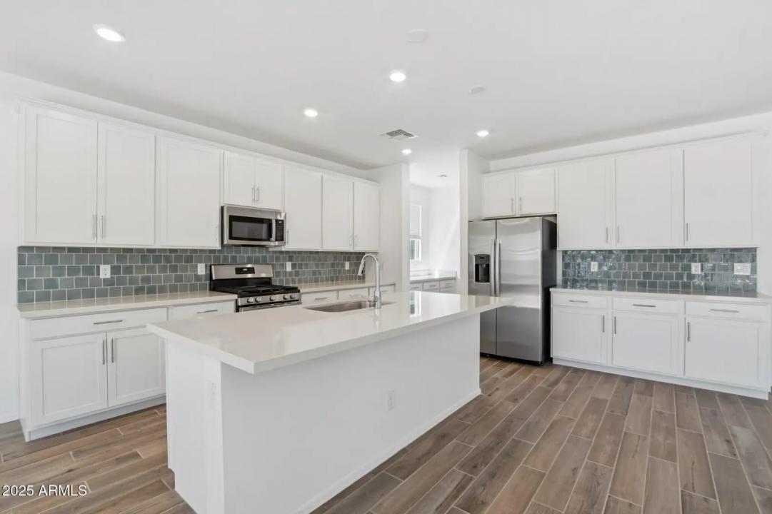 Real Estate Picture 14