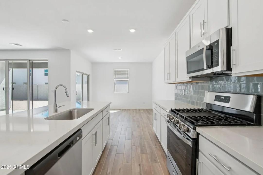 Real Estate Picture 15