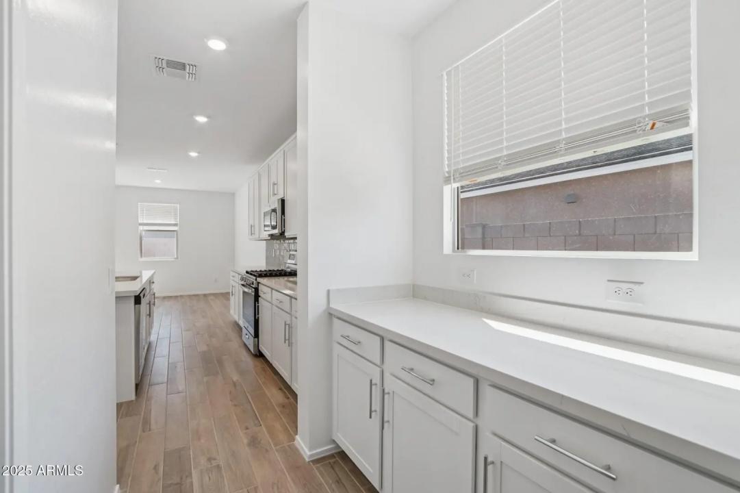 Real Estate Picture 16