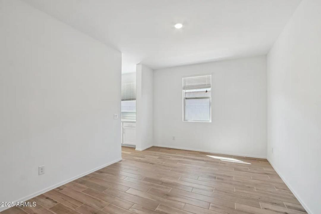 Real Estate Picture 17