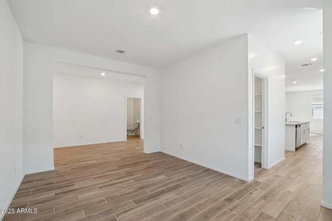 Real Estate Picture 18