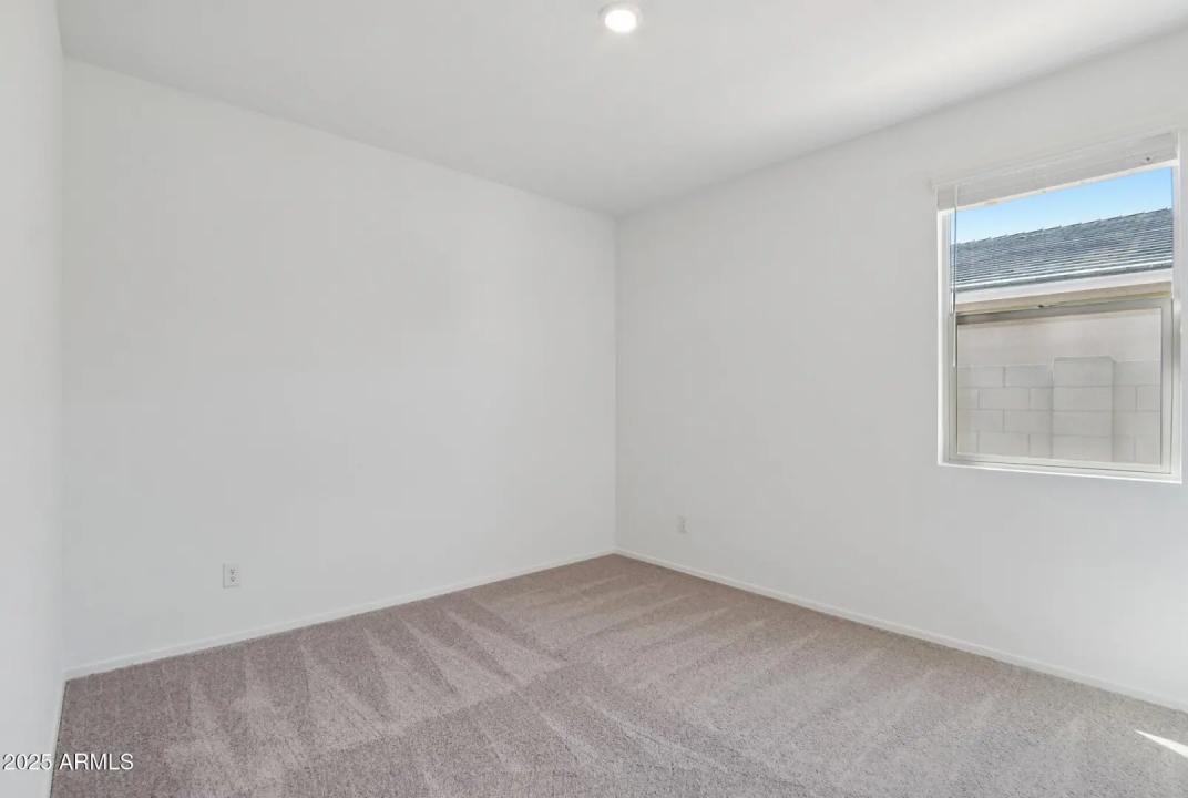 Real Estate Picture 25