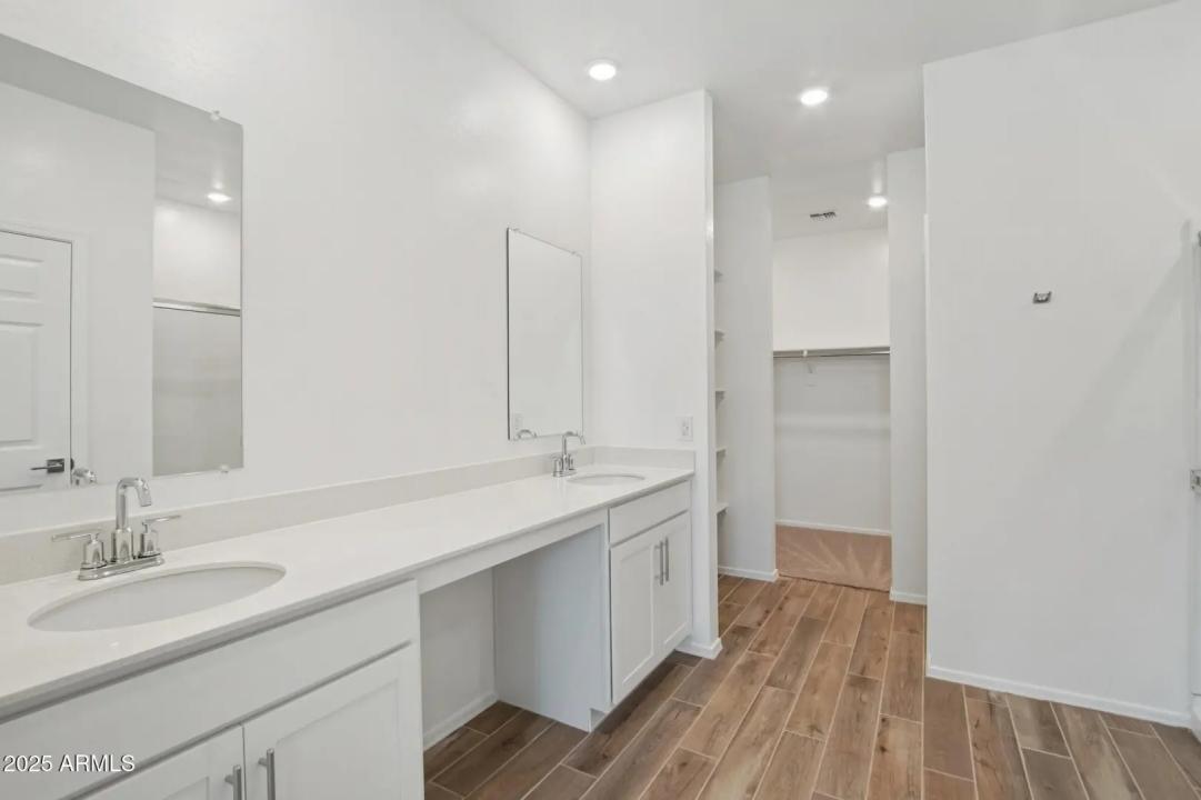 Real Estate Picture 33