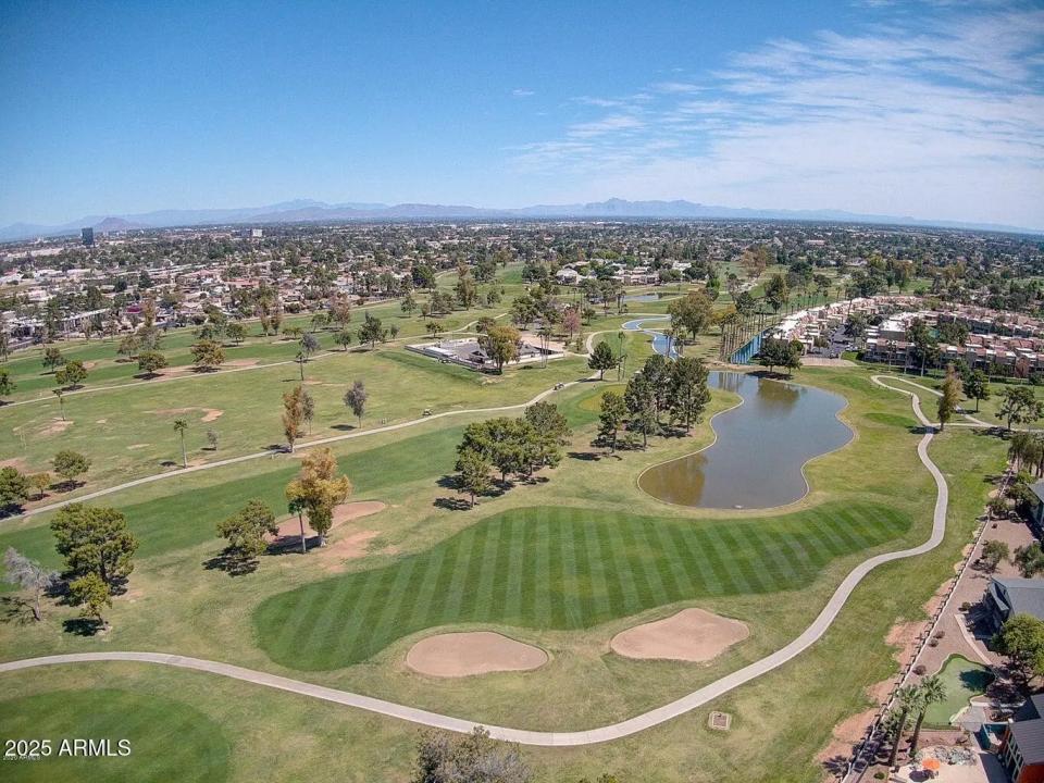 Real Estate Picture 8