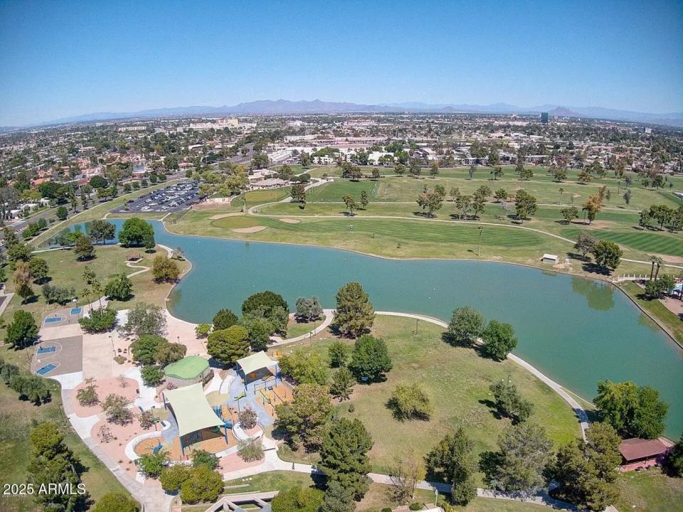 Real Estate Picture 7