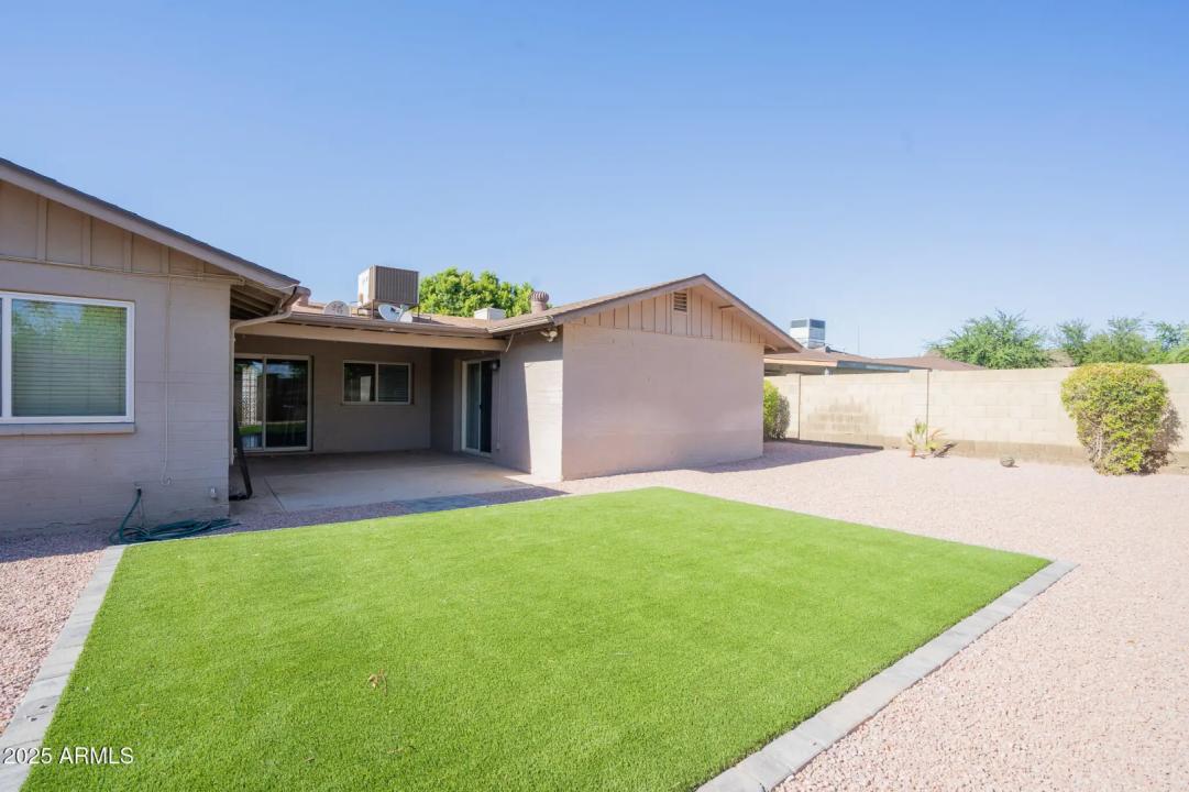Real Estate Picture 4
