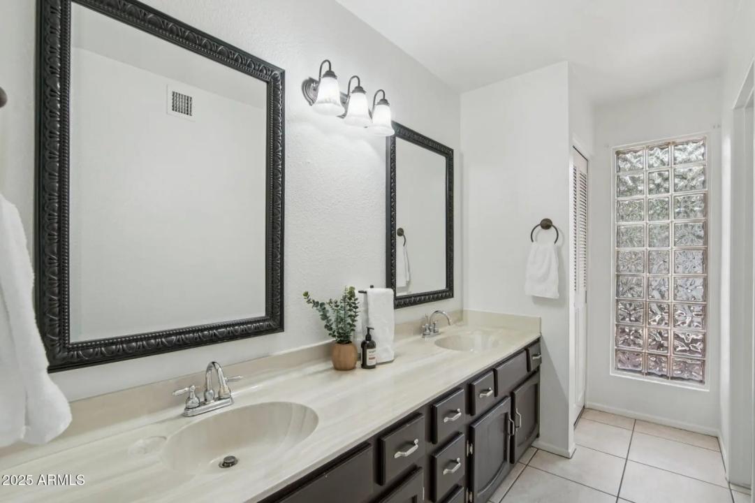 Real Estate Picture 15