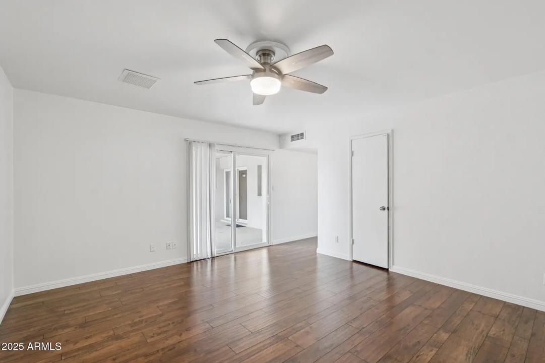 Real Estate Picture 14