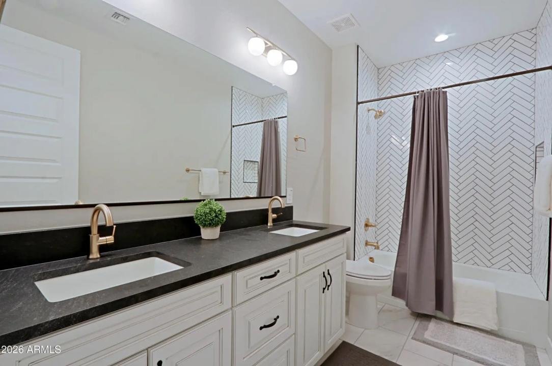Real Estate Picture 40