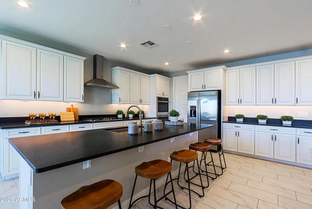 Real Estate Picture 9