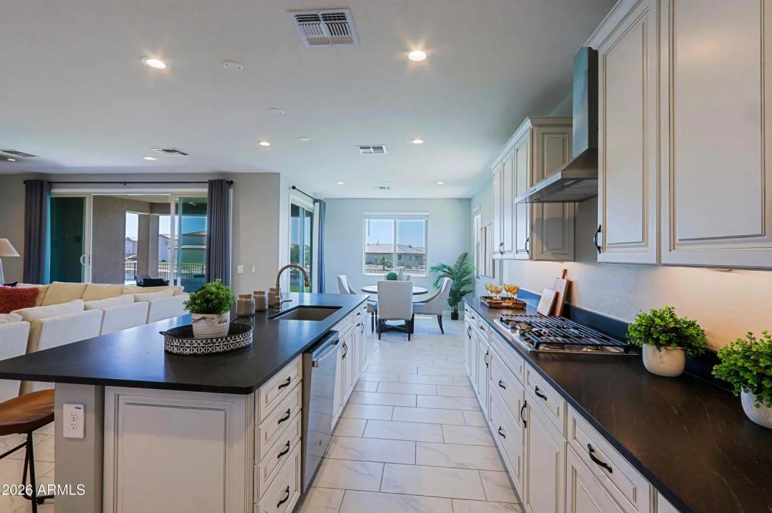 Real Estate Picture 11