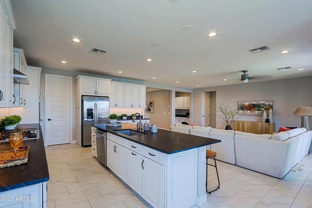 Real Estate Picture 8