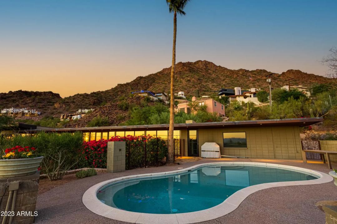 Real Estate Picture 3