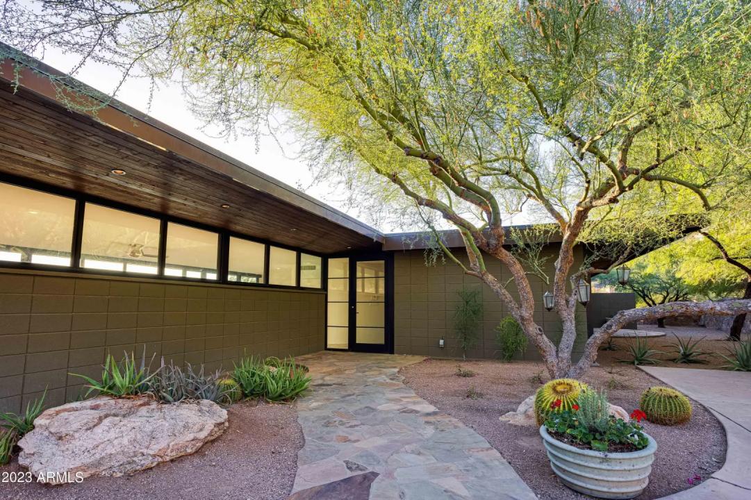 Real Estate Picture 7