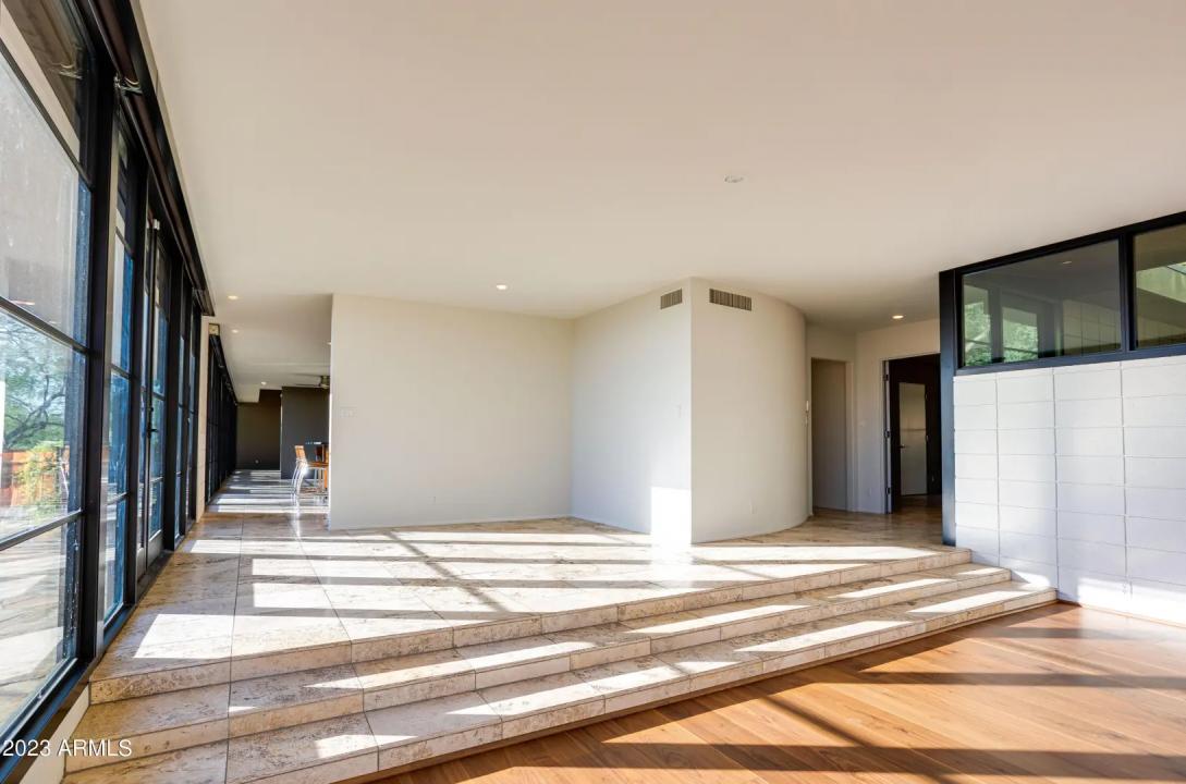 Real Estate Picture 12
