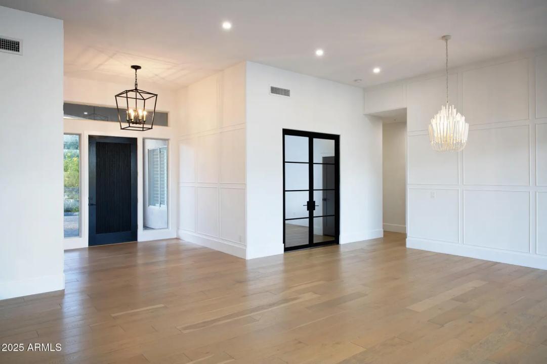 Real Estate Picture 3