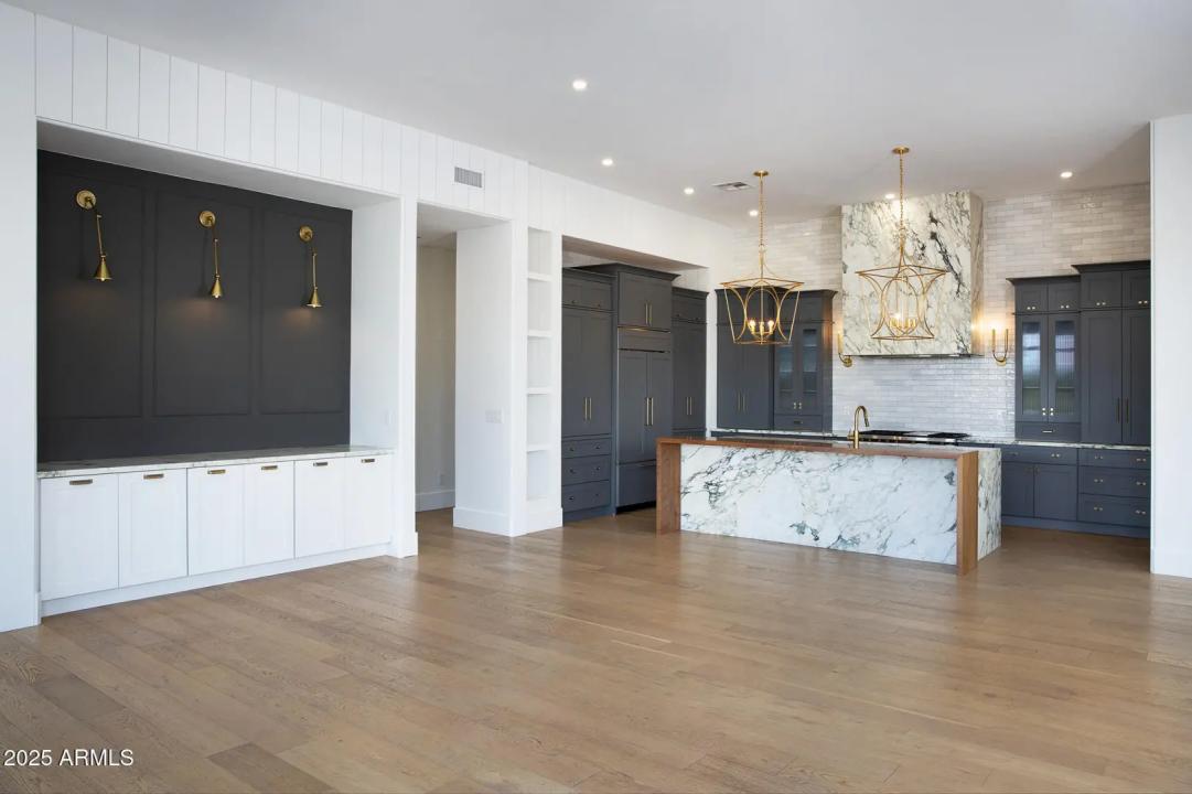 Real Estate Picture 7