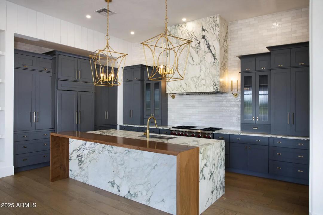 Real Estate Picture 8