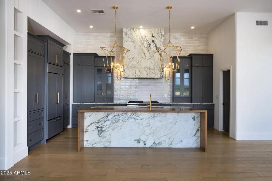Real Estate Picture 9