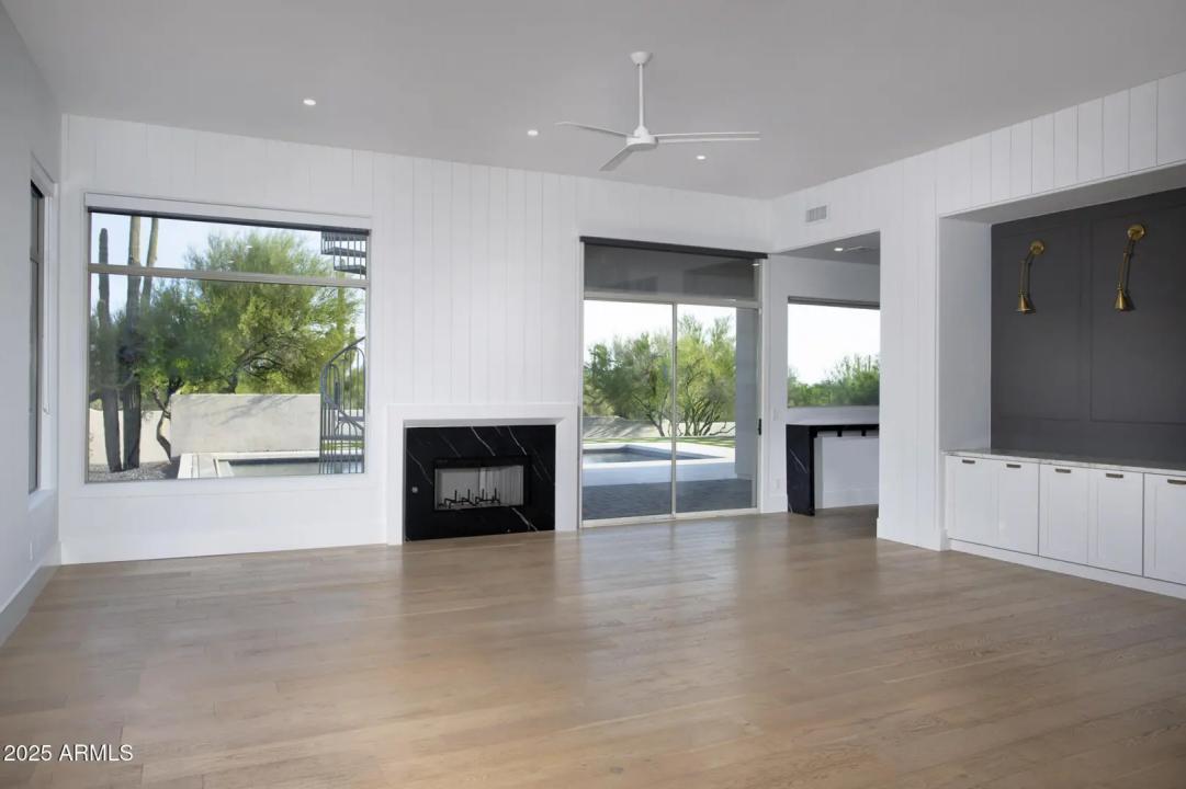 Real Estate Picture 10