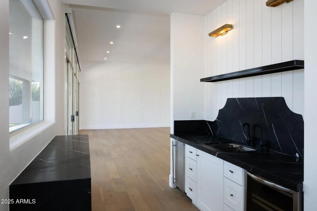 Real Estate Picture 11
