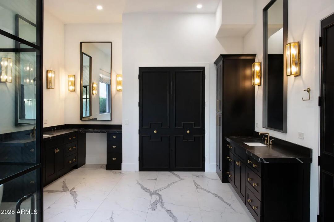 Real Estate Picture 14