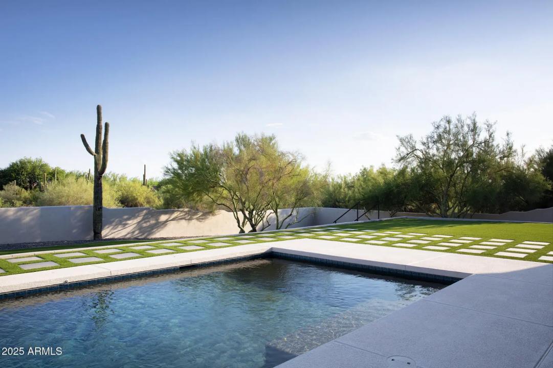Real Estate Picture 30