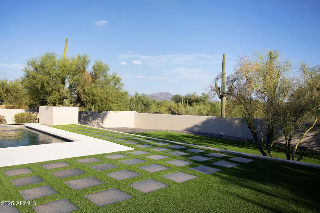 Real Estate Picture 33