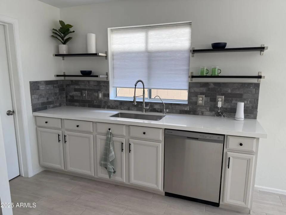 Real Estate Picture 5