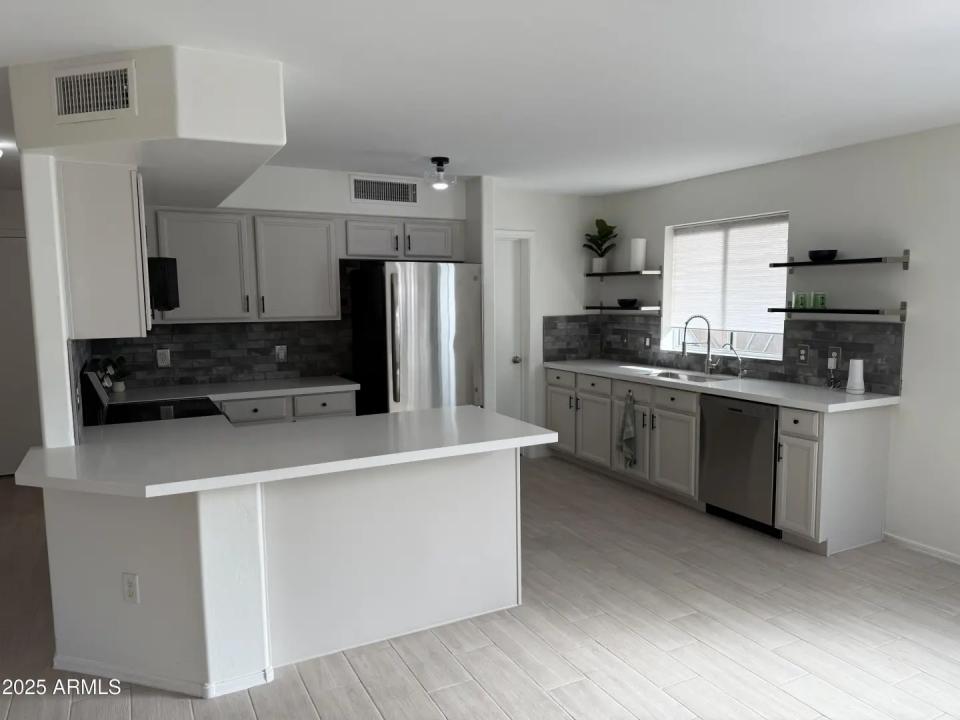 Real Estate Picture 4