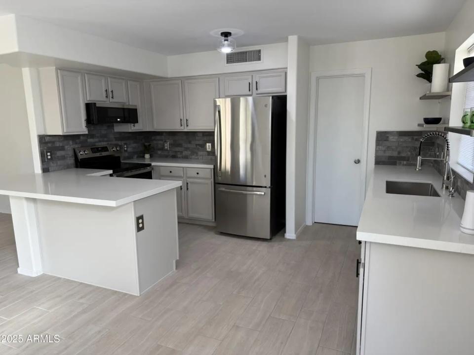 Real Estate Picture 3