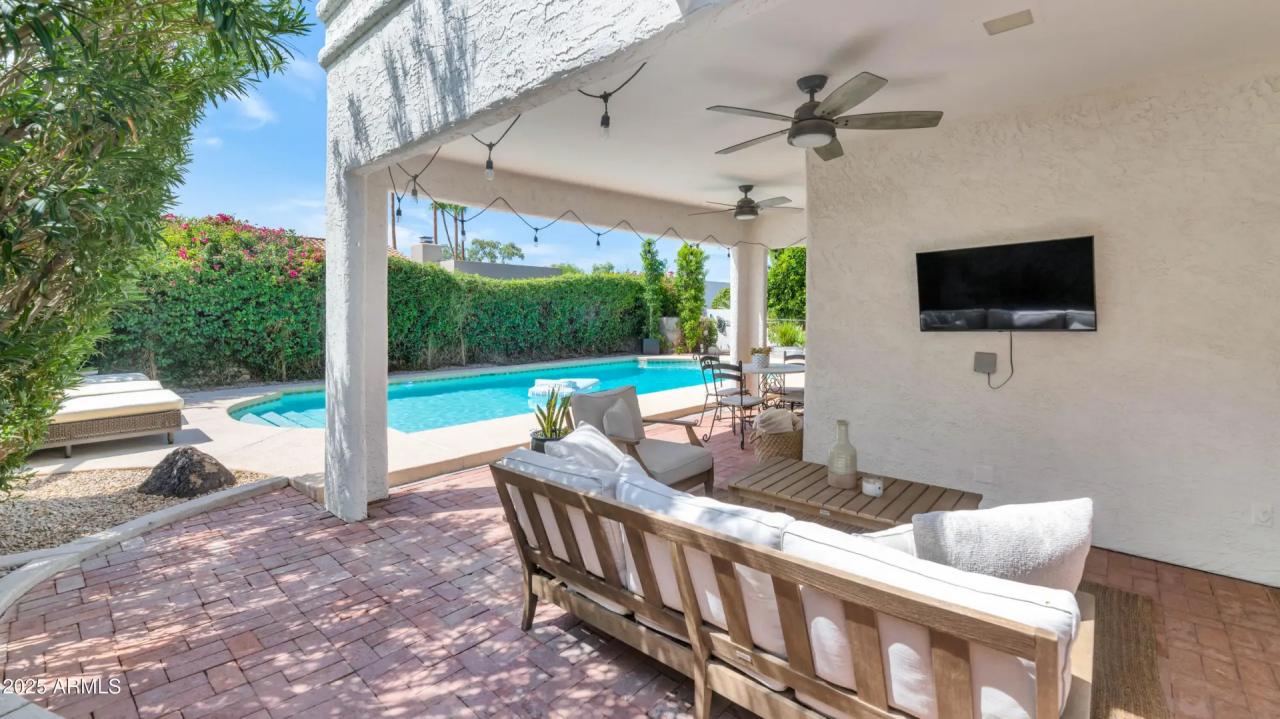 Real Estate Picture 24