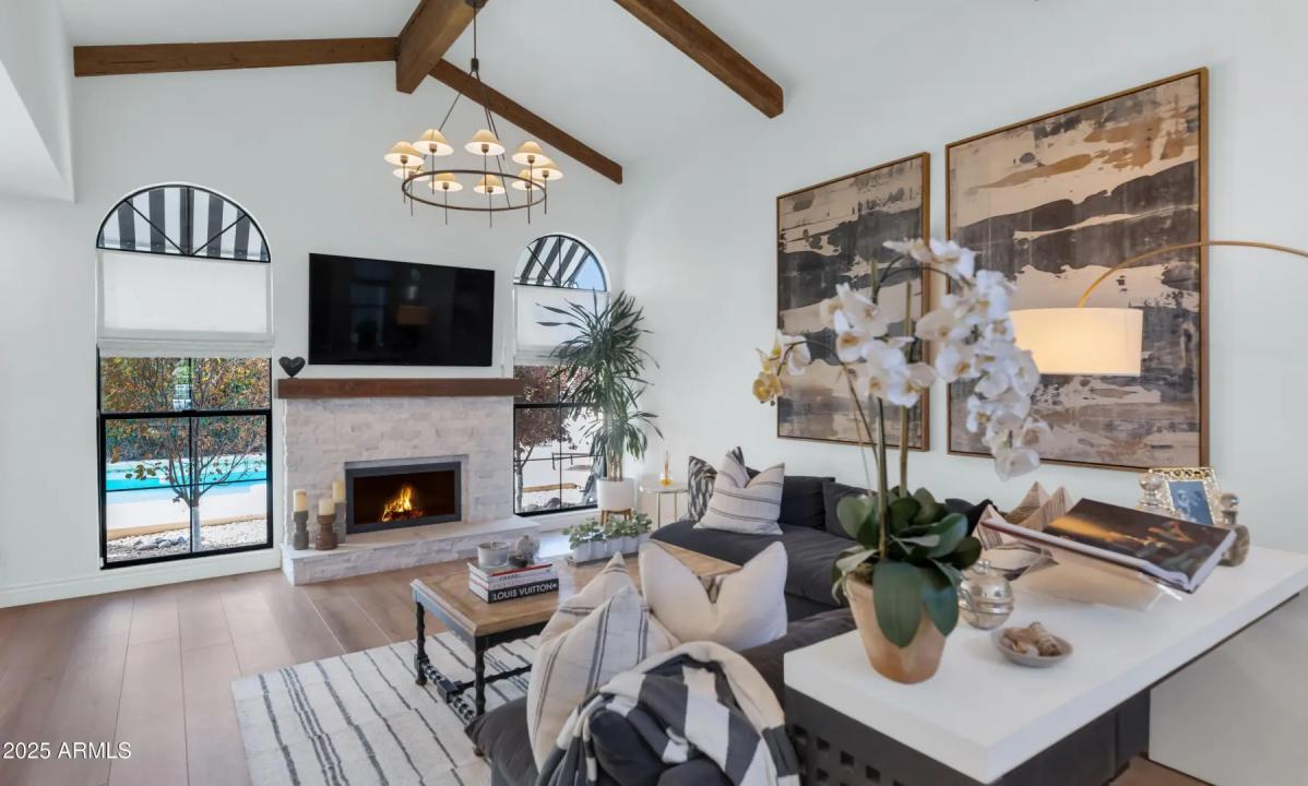 Real Estate Picture 12
