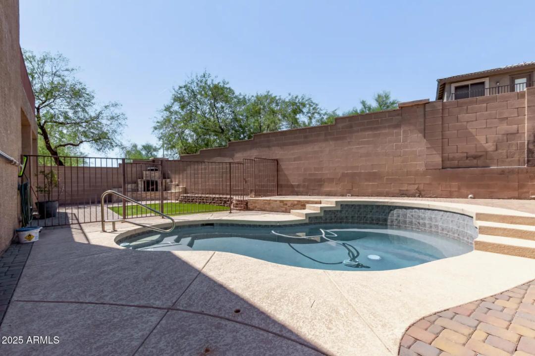 Real Estate Picture 3