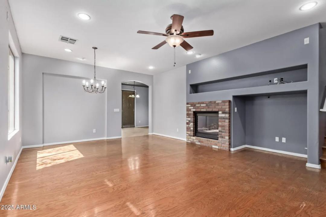 Real Estate Picture 8