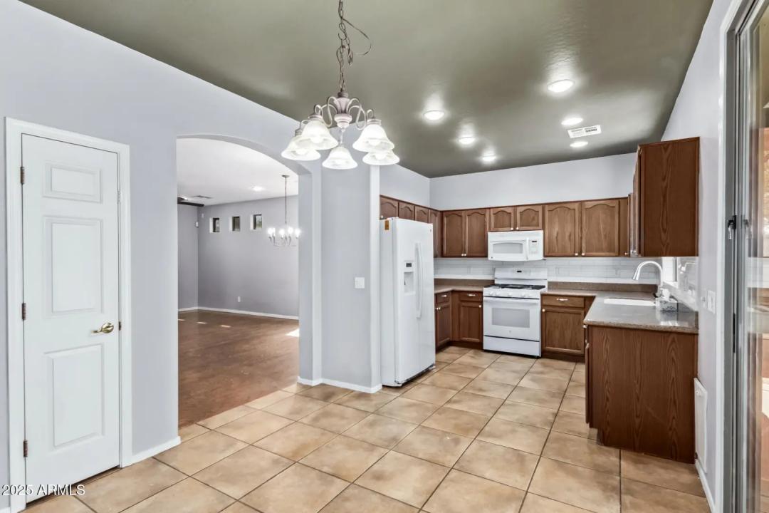 Real Estate Picture 11
