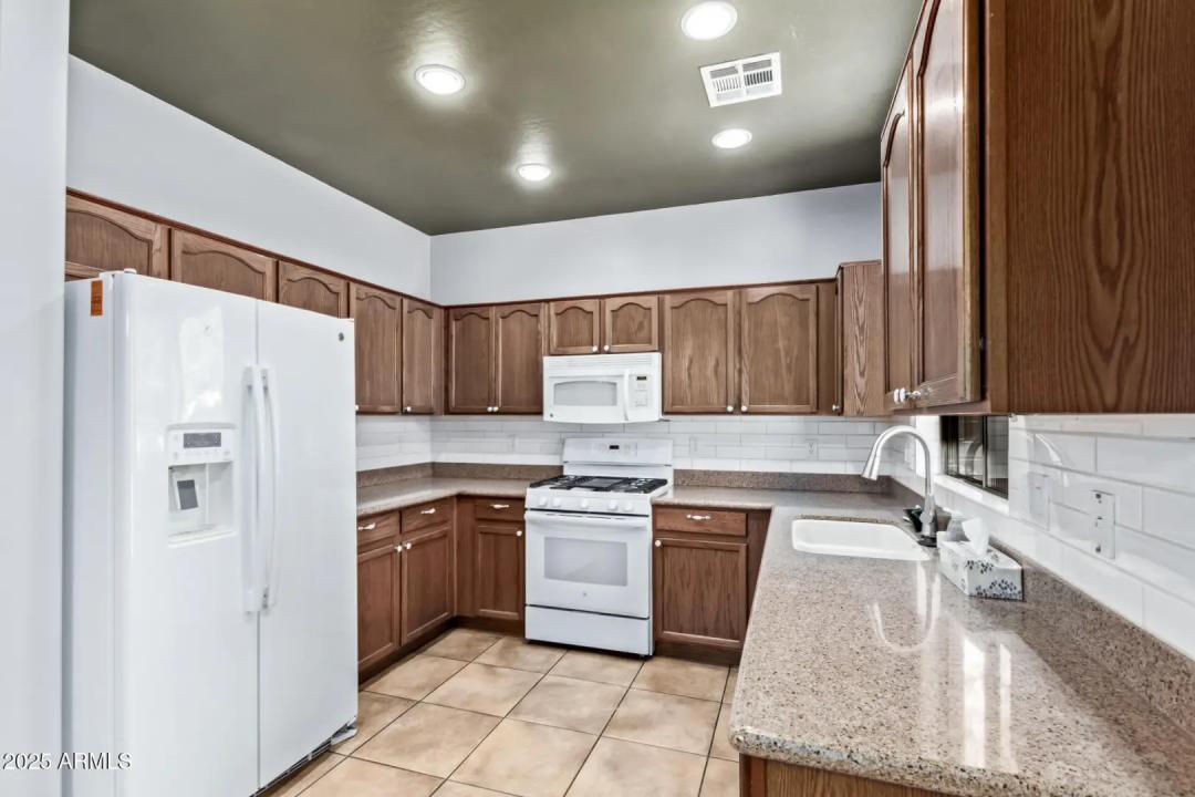 Real Estate Picture 13