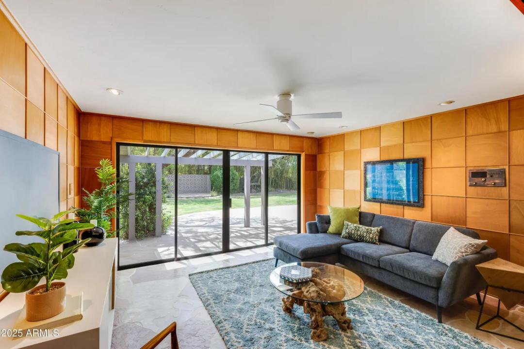 Real Estate Picture 7