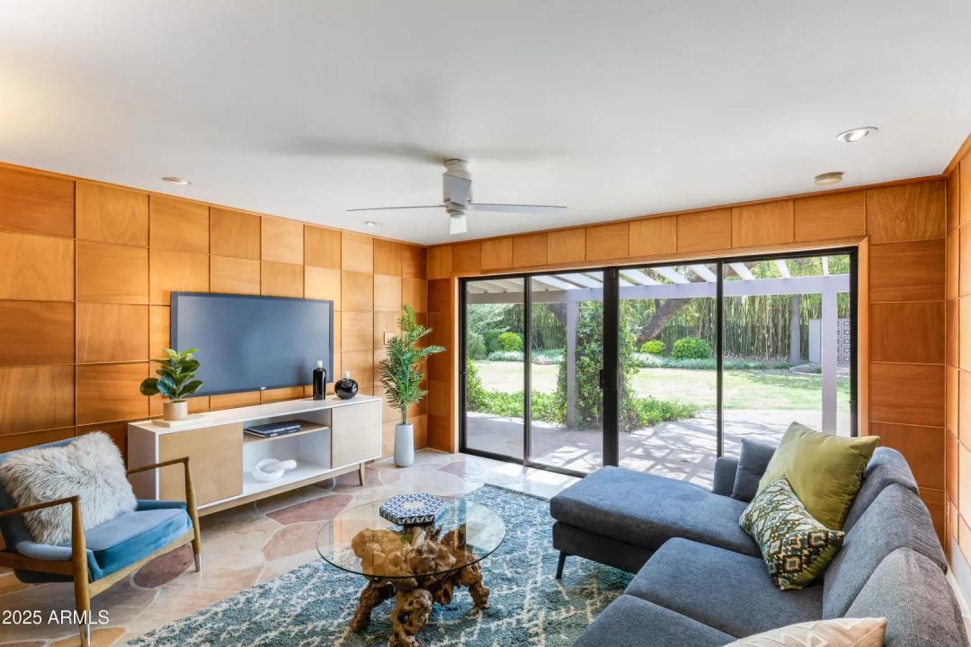 Real Estate Picture 8