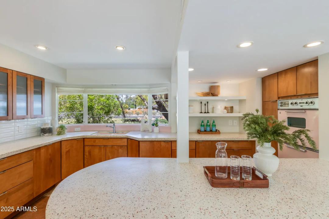 Real Estate Picture 12