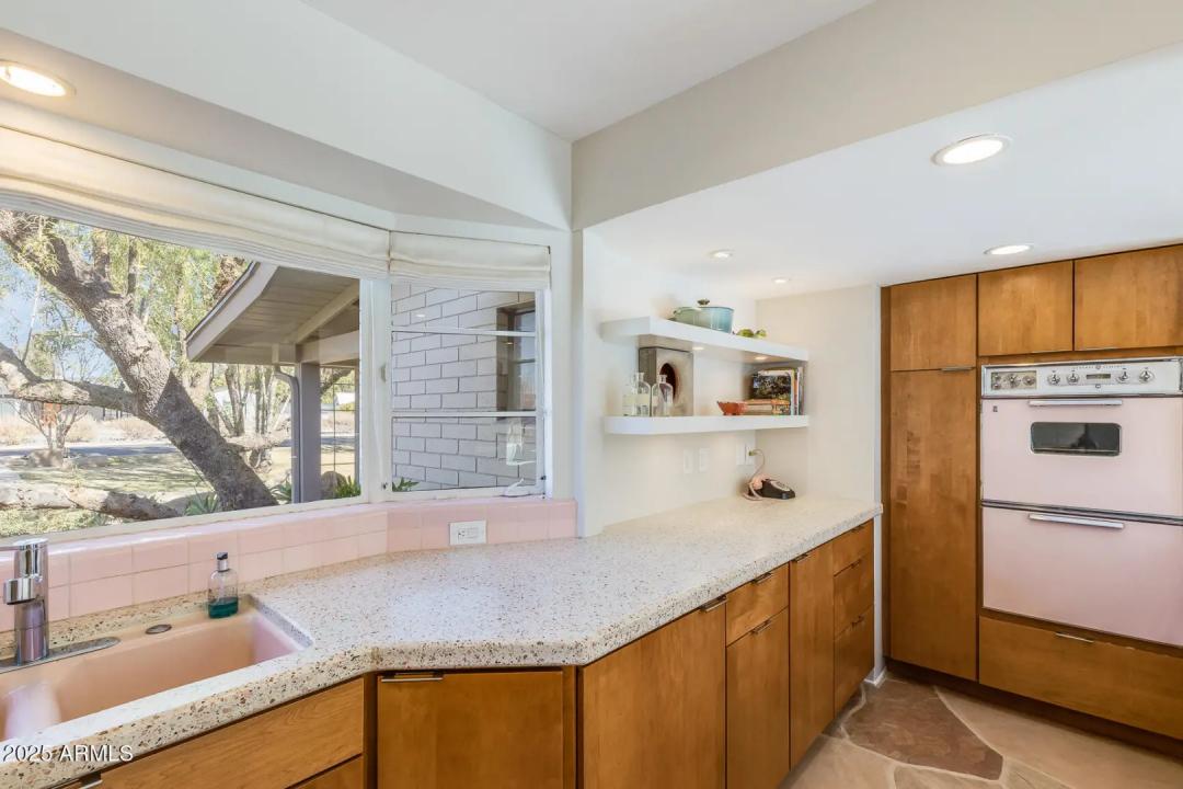 Real Estate Picture 13