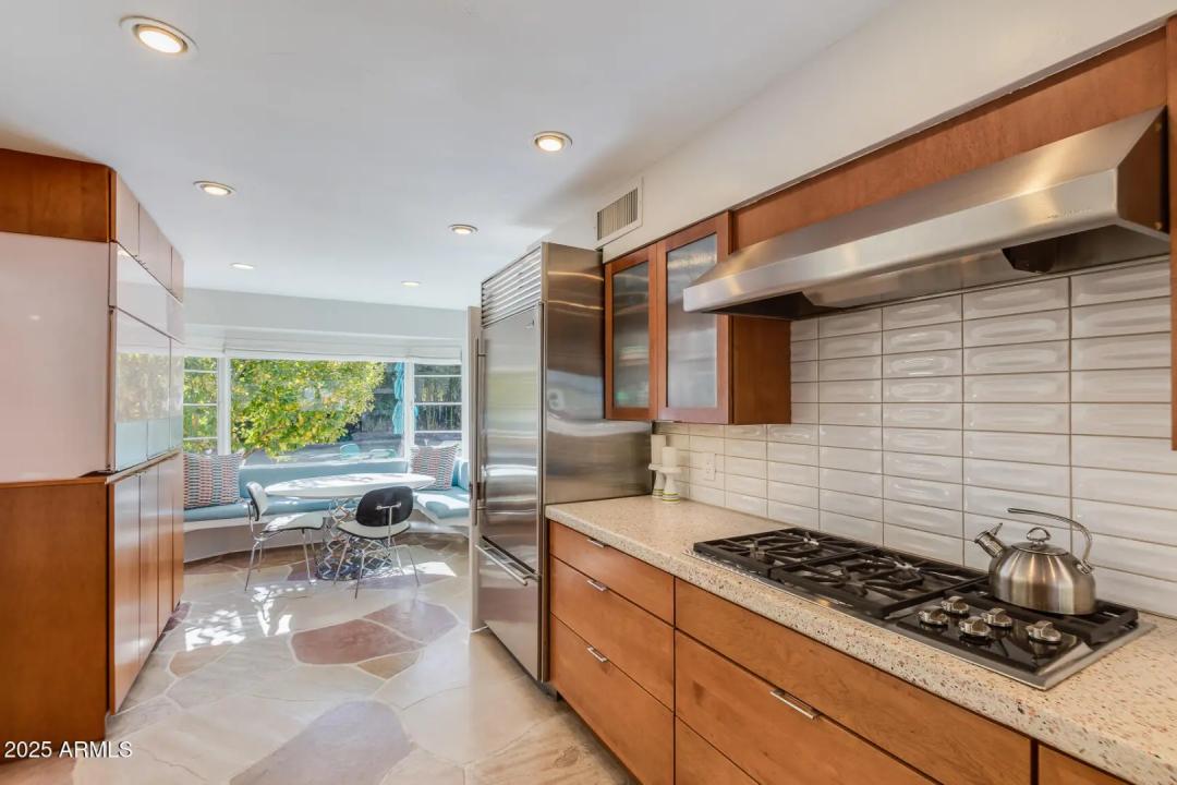 Real Estate Picture 17